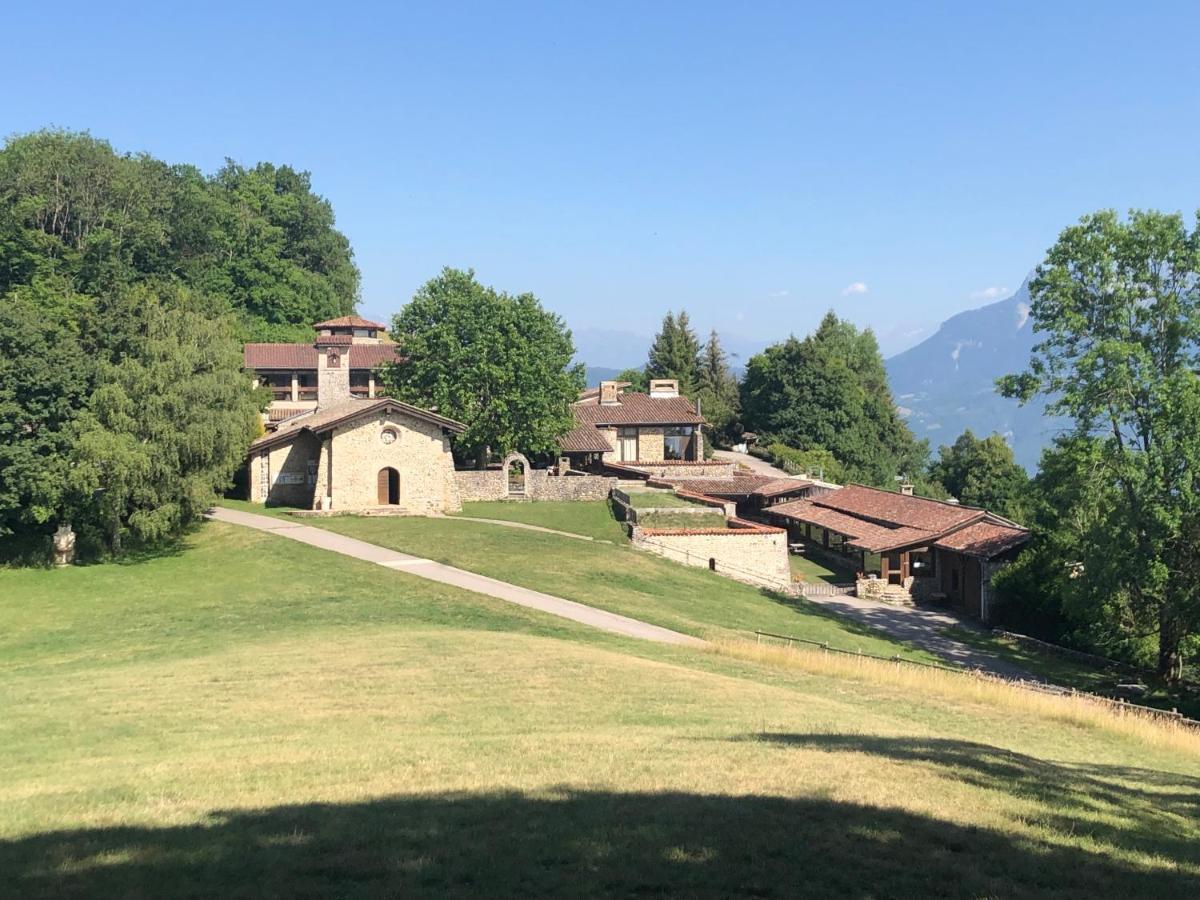 Au Pied Du Vercors Tout Est Permis La Riviere  外观 照片